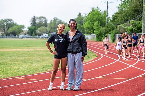 MIKAELA MACKENZIE / WINNIPEG FREE PRESS


Sisters Arriana (left) and Amira Lawrence at track practice at Garden City Collegiate on Wednesday, June 7, 2023. For Donald story.
Winnipeg Free Press 2023