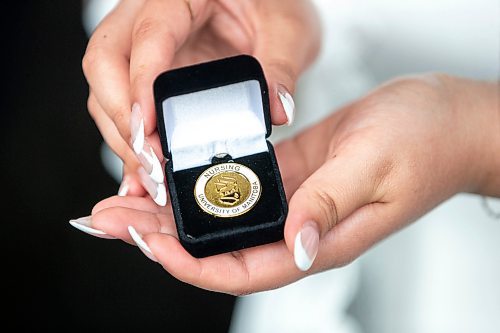 MIKAELA MACKENZIE / WINNIPEG FREE PRESS


Winter Traverse shows her pin after the College of Nursing graduating class of 2023 pinning ceremony at the IG Field Pinnacle Club on Wednesday, June 7, 2023. For Cierra story.
Winnipeg Free Press 2023