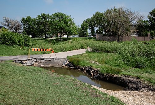 JESSICA LEE / WINNIPEG FREE PRESS

A large hole in the ground at Amarynth Crescent Park is photographed June 7, 2023.

Reporter: Joyanne Pursaga