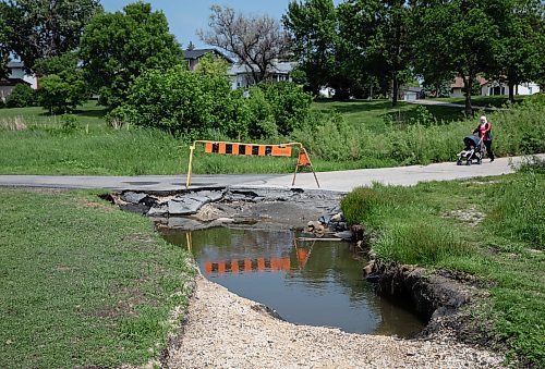 JESSICA LEE / WINNIPEG FREE PRESS

A pedestrian walks past a large hole in the ground at Amarynth Crescent Park June 7, 2023.

Reporter: Joyanne Pursaga