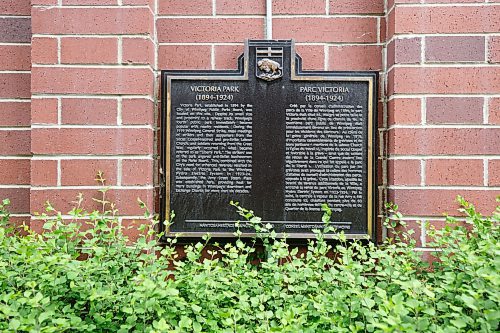 Mike Deal / Winnipeg Free Press
Then/Now
The Manitoba Heritage Council plaque which is on the side of 340 Waterfront Drive, describes the history of Victoria Park.
James Street and Waterfront Drive where from 1894-1924 Victoria Park was located.
230607 - Wednesday, June 07, 2023.