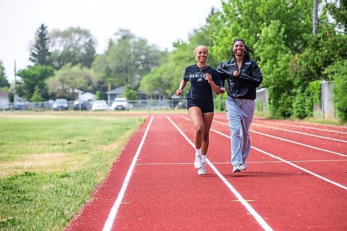 MIKAELA MACKENZIE / WINNIPEG FREE PRESS


Sisters Arriana (left) and Amira Lawrence at track practice at Garden City Collegiate on Wednesday, June 7, 2023. For Donald story.
Winnipeg Free Press 2023