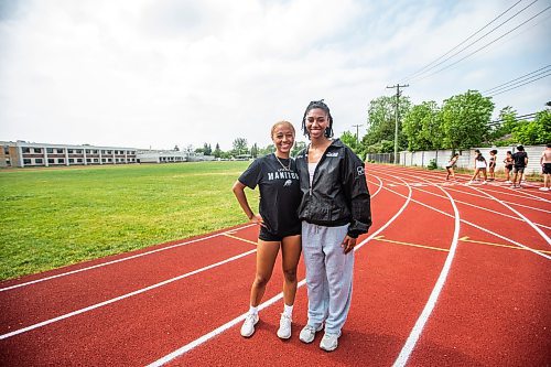 MIKAELA MACKENZIE / WINNIPEG FREE PRESS


Sisters Arriana (left) and Amira Lawrence at track practice at Garden City Collegiate on Wednesday, June 7, 2023. For Donald story.
Winnipeg Free Press 2023