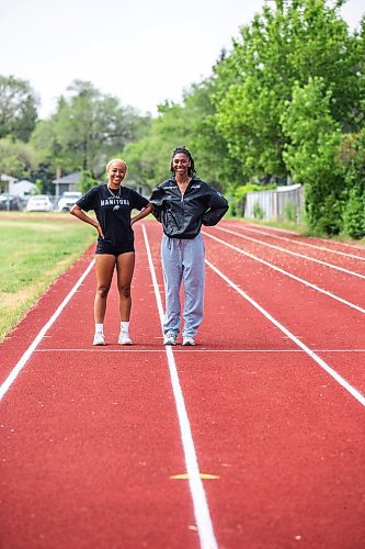 MIKAELA MACKENZIE / WINNIPEG FREE PRESS


Sisters Arriana (left) and Amira Lawrence at track practice at Garden City Collegiate on Wednesday, June 7, 2023. For Donald story.
Winnipeg Free Press 2023