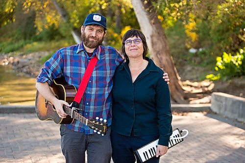 MIKE DEAL / WINNIPEG FREE PRESS

Singer-songwriter's John K. Samson and wife Christine Fellows during a taping of an Exchange Session video on the shore of the Red River close to Waterfront Drive.

160928 - Wednesday, September 28, 2016 -