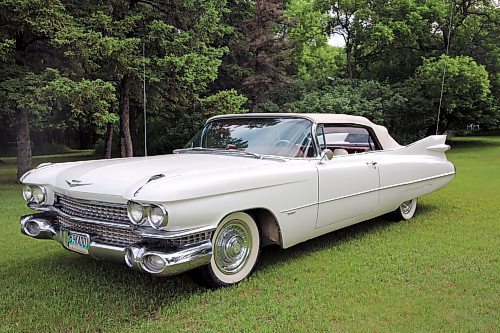 Elwin and Elaine Kettner's 1959 Cadillac 2-door convertible sits in a park near their home northwest of Brandon on Thursday. (Michele McDougall/The Brandon Sun) 