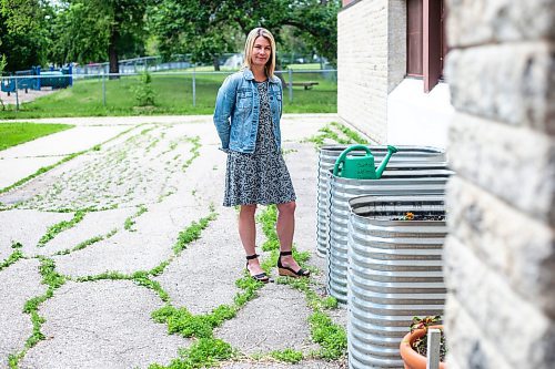 MIKAELA MACKENZIE / WINNIPEG FREE PRESS


Marcie Wood, director of Willow Place (a family violence shelter), poses for a photo with the new garden boxes on Thursday, June 8, 2023. The shelter is one of 12 community organizations that recieved funding through Winnipeg Food Council&#x2019;s Community Gardens and Urban Agriculture small grants program. For &#x2014; story.
Winnipeg Free Press 2023