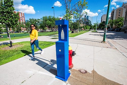 MIKAELA MACKENZIE / WINNIPEG FREE PRESS

A new hydration station, which provides clean drinking water during the summer months, at Central Park in Winnipeg on Thursday, June 16, 2022.  This is the first to be installed of the three-station pilot project. For Joyanne story.
Winnipeg Free Press 2022.