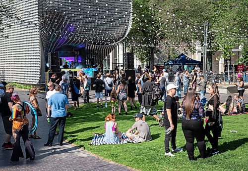 JESSICA LEE / WINNIPEG FREE PRESS

Music lovers attend Memetic, an Electric Music Festival held at the Cube in the Exchange District, on June 10, 2023. 

Stand up