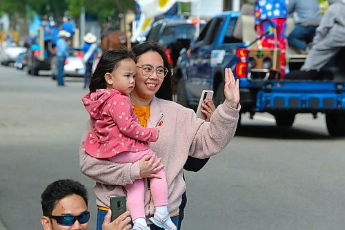 Local families line up along both sides of Rosser Avenue Saturday morning to watch this year's Travellers' Day Parade. (Kyle Darbyson/The Brandon Sun)