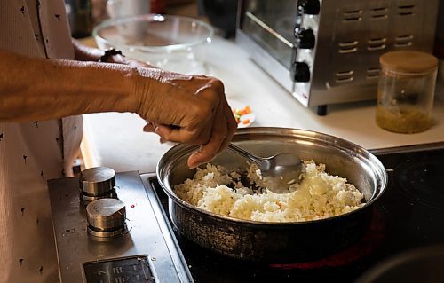 JESSICA LEE / WINNIPEG FREE PRESS

Rod Cantiveros prepares rice in a pan at his son Ron&#x2019;s home June 10, 2023.

Reporter: Eva Wasney