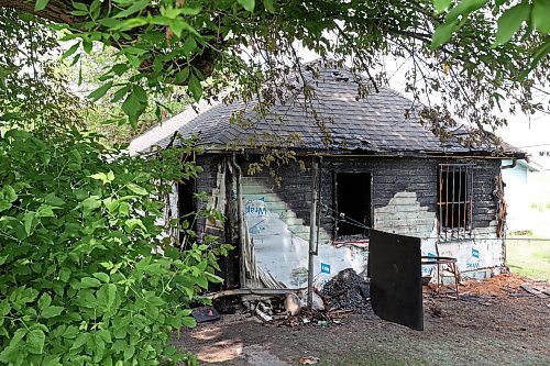 12062023
A fire occured at a home on 8th Street North in Brandon overnight. 
(Tim Smith/The Brandon Sun)