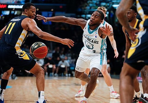 JOHN WOODS / WINNIPEG FREE PRESS
Edmonton Stingers&#x2019; Nick Hornsby (11) defends against Winnipeg Sea Bears&#x2019; Jelani Watson-Gayle (3) in first half CEBL action in Winnipeg, Monday, June 12, 2023. 

Reporter: sawatzki