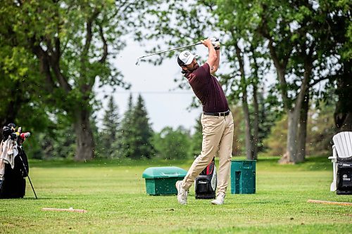 MIKAELA MACKENZIE / WINNIPEG FREE PRESS


Jordy Lutz, one of the organizers for the Prairie Scratch Tour, practices on the driving range at Elmhurst Golf &amp; Country Club on Tuesday, June 13, 2023. For Josh story.
Winnipeg Free Press 2023