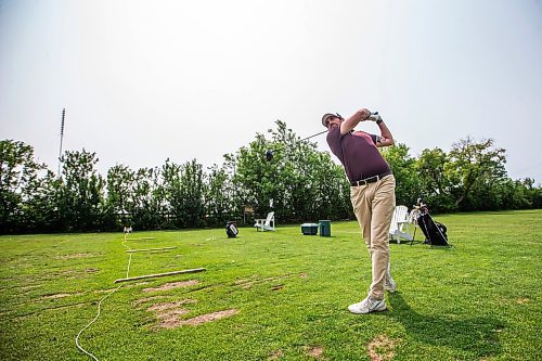 MIKAELA MACKENZIE / WINNIPEG FREE PRESS


Jordy Lutz, one of the organizers for the Prairie Scratch Tour, practices on the driving range at Elmhurst Golf &amp; Country Club on Tuesday, June 13, 2023. For Josh story.
Winnipeg Free Press 2023