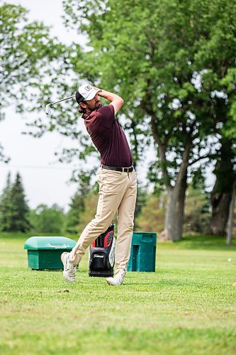 MIKAELA MACKENZIE / WINNIPEG FREE PRESS


Jordy Lutz, one of the organizers for the Prairie Scratch Tour, practices on the driving range at Elmhurst Golf &amp; Country Club on Tuesday, June 13, 2023. For Josh story.
Winnipeg Free Press 2023