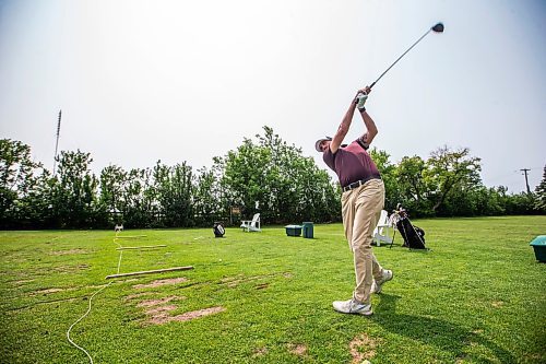 MIKAELA MACKENZIE / WINNIPEG FREE PRESS


Jordy Lutz, one of the organizers for the Prairie Scratch Tour, practices on the driving range at Elmhurst Golf &amp; Country Club on Tuesday, June 13, 2023. For Josh story.
Winnipeg Free Press 2023