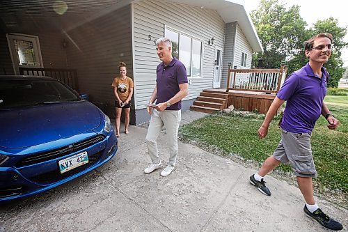 JOHN WOODS / WINNIPEG FREE PRESS
Maxime Bernier, centre, leader of the People&#x2019;s Party of Canada (PPC), canvasses residents in Roland, Manitoba, Tuesday, June 13, 2023. Bernier is running in the Portage-Lisgar by-election.

Reporter: sanders