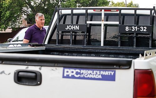 JOHN WOODS / WINNIPEG FREE PRESS
Maxime Bernier, leader of the People&#x2019;s Party of Canada (PPC), speaks to Henry and Samantha Dyck as he canvasses residents in Roland, Manitoba, Tuesday, June 13, 2023. Bernier is running in the Portage-Lisgar by-election.

Reporter: sanders