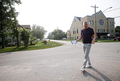 JOHN WOODS / WINNIPEG FREE PRESS
Maxime Bernier, leader of the People&#x2019;s Party of Canada (PPC), canvasses residents in Roland, Manitoba, Tuesday, June 13, 2023. Bernier is running in the Portage-Lisgar by-election.

Reporter: sanders