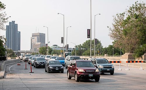 JESSICA LEE / WINNIPEG FREE PRESS

Cars drive on Main Street during rush hour crossing the Assiniboine River June 14, 2023. Construction can be seen on the bridge.

Reporter: Erik Pindera