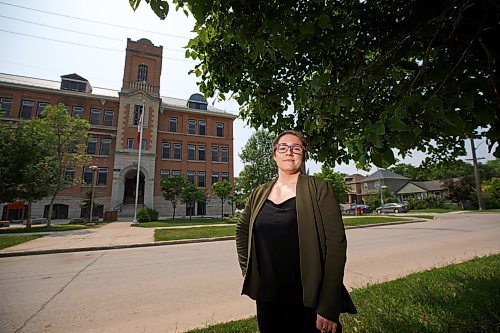 Mike Deal / Winnipeg Free Press
Julia Riddell, the New Democratic Party of Canada candidate in Winnipeg South Centre, in her riding outside Earl Grey School.
See Danielle Da Silva story
230614 - Wednesday, June 14, 2023.