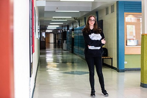 MIKAELA MACKENZIE / WINNIPEG FREE PRESS
At Glenlawn Collegiate, students like Karina Dokupil (Grade 12) are taking home report cards with no traditional percentage scores or letter grade as the school explores ‘ungrading.’