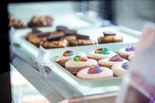 MIKAELA MACKENZIE / WINNIPEG FREE PRESS


Bubblegum (Pride) donuts at Pronuts, a new high-protein donut shop, on Academy Road on Thursday, June 15, 2023. For Gabby story.
Winnipeg Free Press 2023