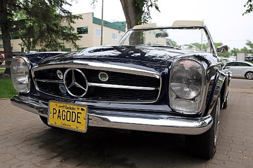 The front headlights on Manfred and Penny Wicht's 1965 Mercedes Benz 230 SL ‘Pagoda’, two-seat roadster/coupé, also known as the Mercedes Benz W113 convertible in Brandon on Thursday. (Michele McDougall/The Brandon Sun)