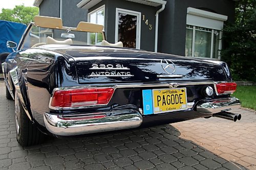 The rear bumper on Manfred and Penny Wicht's 1965 Mercedes Benz 230 SL ‘Pagoda’, two-seat roadster/coupé, also known as the Mercedes Benz W113 convertible in Brandon on Thursday. (Michele McDougall/The Brandon Sun)