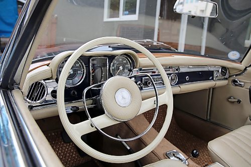 The driver's point of view on Manfred and Penny Wicht's 1965 Mercedes Benz 230 SL ‘Pagoda’, two-seat roadster/coupé, also known as the Mercedes Benz W113 convertible in Brandon on Thursday. (Michele McDougall/The Brandon Sun)