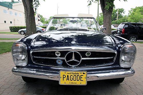 The front grille of Manfred and Penny Wicht's 1965 Mercedes Benz 230 SL ‘Pagoda’, two-seat roadster/coupé, also known as the Mercedes Benz W113 convertible in Brandon on Thursday. (Michele McDougall/The Brandon Sun)