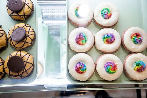 MIKAELA MACKENZIE / WINNIPEG FREE PRESS


Bubblegum (Pride) donuts at Pronuts, a new high-protein donut shop, on Academy Road on Thursday, June 15, 2023. For Gabby story.
Winnipeg Free Press 2023