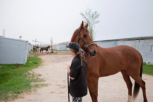 Mike Thiessen / Winnipeg Free Press 
Trainer Victoria Morse with her horse, Captive Kitten, at the Assiniboia Downs stables. Captive Kitten, Morse&#x2019;s only horse, recovered from an injury to go on to win as longshot. 230616 &#x2013; Friday, June 16, 2023
