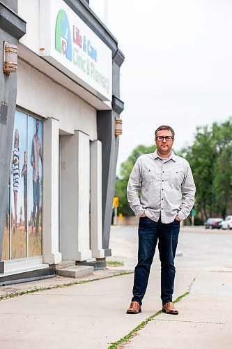 MIKAELA MACKENZIE / WINNIPEG FREE PRESS


Pat Fortier, who organized a petition at the time to try keeping the clinic&#x2019;s doors open, at the former St Boniface QuickCare Clinic on Friday, June 16, 2023. It was the first of all of the Tory government cuts and privatizations of a myriad of services through the years. For Kevin story.
Winnipeg Free Press 2023