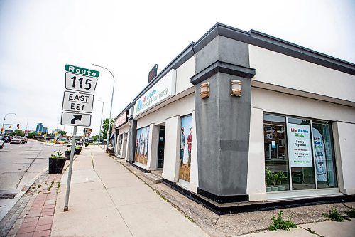 MIKAELA MACKENZIE / WINNIPEG FREE PRESS
The former St Boniface QuickCare Clinic (now an unrelated Life and Care Clinic) on Friday, June 16, 2023. It was the first of all of the Tory government cuts and privatizations of a myriad of services through the years. For Kevin story.
Winnipeg Free Press 2023