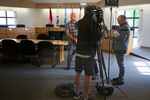 MIKE DEAL / WINNIPEG FREE PRESS
Mayor David Bosiak talks to media Friday morning in the city hall council chambers. 
230616 - Friday, June 16, 2023. 