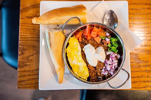 MIKAELA MACKENZIE / WINNIPEG FREE PRESS


A ful breakfast dish at Red Cherry Cafe, an Ethiopian breakfast and lunch spot downtown, on Friday, June 16, 2023.  For Eva story.
Winnipeg Free Press 2023