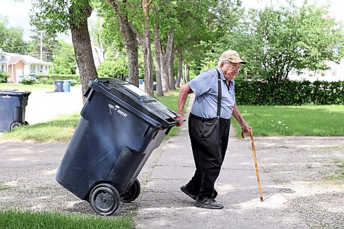 16062023
Dauphin Resident Matt Burdeniuk brings in his garbage bin from the street. Burdeniuk used to take bus trips to the Sand Hills Casino south of Carberry. (Tim Smith/The Brandon Sun)