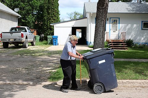 16062023
Dauphin Resident Matt Burdeniuk brings in his garbage bin from the street. Burdeniuk used to take bus trips to the Sand Hills Casino south of Carberry. (Tim Smith/The Brandon Sun)