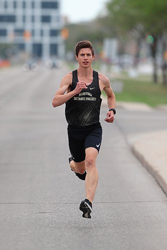 BROOK JONES / WINNIPEG FREE PRESS
Daniel Heschuk, who is from Neepawa, is competing in the Half Marathon National Championships at the Manitoba Marathon in Winnipeg, Man., Sunday, June 18, 2023. Heschuk is pictured doing an acceleration along Chancellor Matheson Road at the University of Manitoba in Winnipeg, Man., Friday, June 16, 2023. The Manitoba Marathon is celebrating its 45th running of the event. 