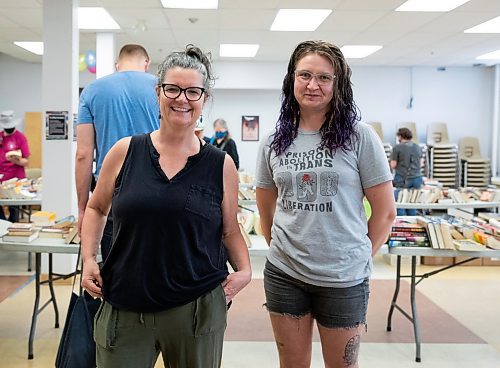 JESSICA LEE / WINNIPEG FREE PRESS

Kirsten Wurmann from the Prison Libraries Committee (left) and Rowan Moyes from Bar None pose for a photo at the Bar None/ Manitoba Prison Libraries book sale June 17, 2023 at West End Commons. 

Reporter: Cierra Bettens