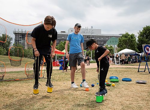 JESSICA LEE / WINNIPEG FREE PRESS

Brothers Chase, 5, and Donald Bouma , 12, are photographed at APTN Indigenous Day Live at The Forks June 17, 2023

Stand up