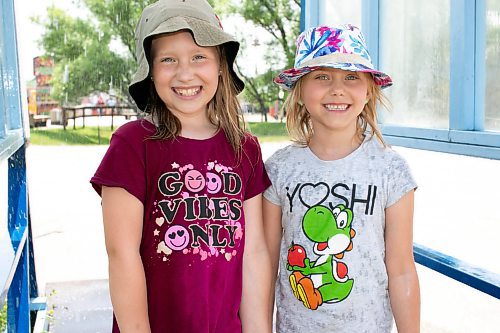 BROOK JONES / WINNIPEG FREE PRESS
Sisters Khloe, 9, and Anna Zerr, 6, keeps cool at the Red River Ex in Winnipeg, Man., Sunday, June 18, 2023 by standing in the spray pad area. The Red River Ex runs June 16 to 25.
