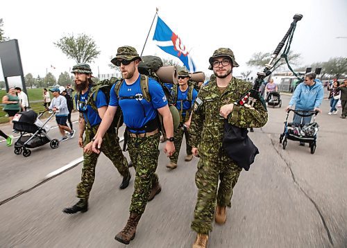 JOHN WOODS / WINNIPEG FREE PRESS
Queen&#x2019;s Own Highlanders and runners take part in the 45th Manitoba Marathon in Winnipeg, Sunday, June 18, 2023. 

Reporter: Donald