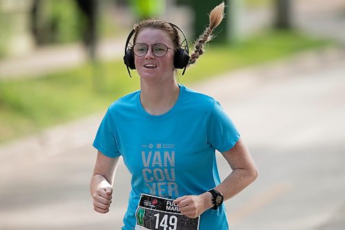 BROOK JONES / WINNIPEG FREE PRESS
Elaine Crew, who is from Victoria, B.C., runs down Assiniboine Avenue, while competing in the full marathon at the Manitoba Marathon in Winnipeg, Man., Sunday, June 18, 2023.