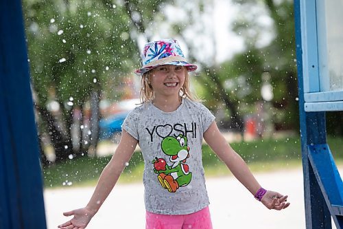 BROOK JONES / WINNIPEG FREE PRESS
Six-year-old anna Zerr keeps cool at the Red River Ex in Winnipeg, Man., Sunday, June 18, 2023 by standing in the spray pad area. The Red River Ex runs June 16 to 25. 