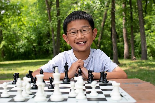 BROOK JONES / WINNIPEG FREE PRESS
Eight-year-old Aiden Ling, who attends Linden Christian School, practices his chess game, while visiting King's Park with his mother, Joan Wang, on the afternoon of Sunday, June 18, 2023. The Grade 2 student recently placed third in his age category at the Chess'n Math Canadian Chess Challenge in Montreal, Que., in May. He will be competing at the Canadian Youth Chess Challenge in Calgary, Alta., from July 19 to 22.