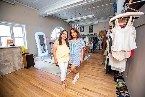 MIKAELA MACKENZIE / WINNIPEG FREE PRESS


Owner Blue Patriarca and her mother, Rowena Patriarca, at The Jar vintage shop in the Exchange District on Monday, June 19, 2023.  For Cierra Bettens story.
Winnipeg Free Press 2023