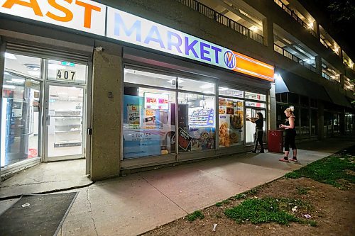 Mike Sudoma/Winnipeg Free Press
Patrons line up outside the 24 hour service window of Vast Market around 2 am Tuesday morning
June 20, 2023